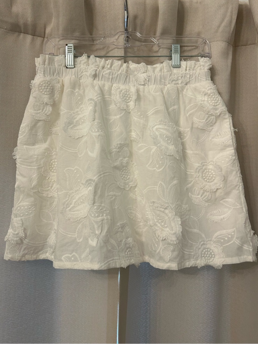 Versona White Floral Lace Mini Skirt
